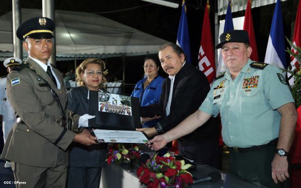 Daniel y Rosario presiden graduación de cadetes del Ejército
