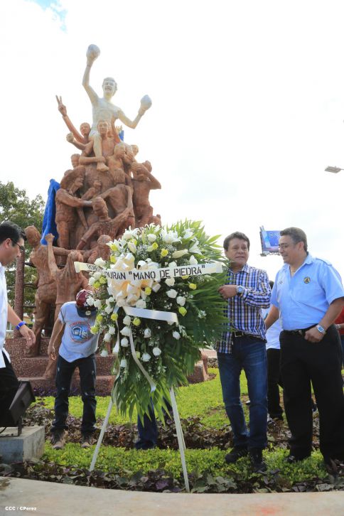 Recorrido de Roberto "Mano de Piedra" Durán por Managua