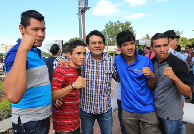 Recorrido de Roberto "Mano de Piedra" Durán por Managua