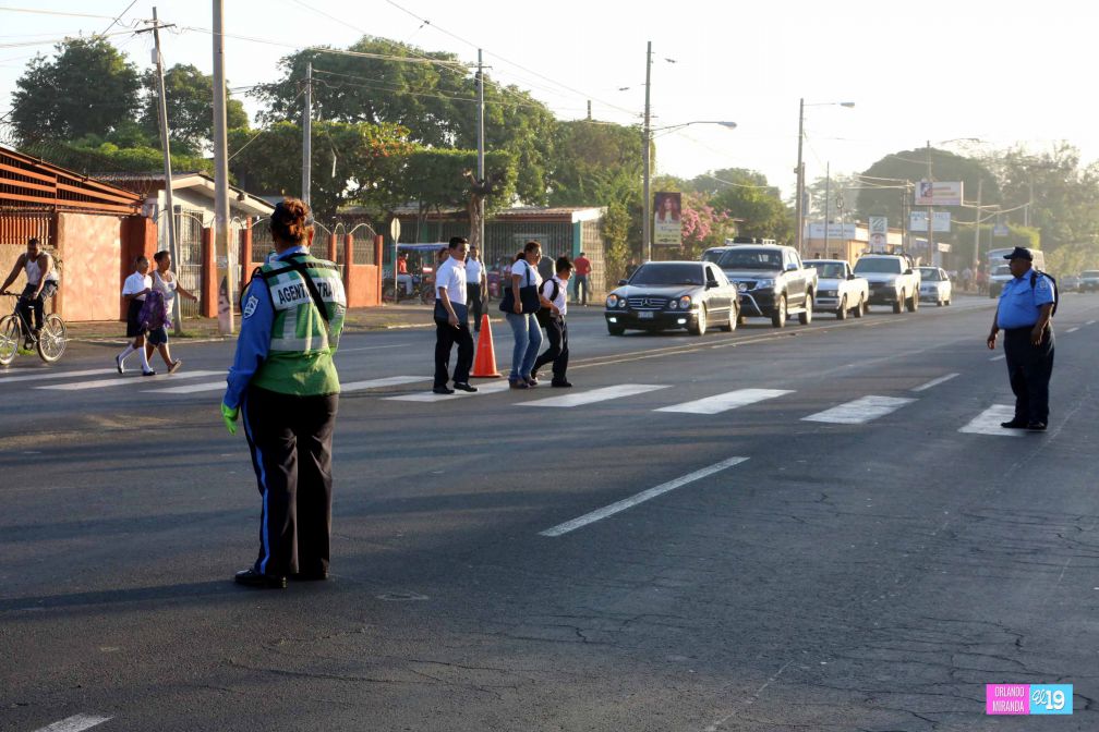 Policía Nacional resguarda inicio Año Escolar 2015