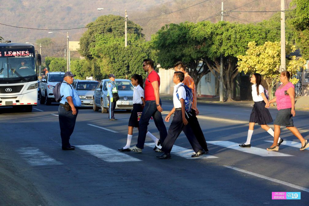 Policía Nacional resguarda inicio Año Escolar 2015