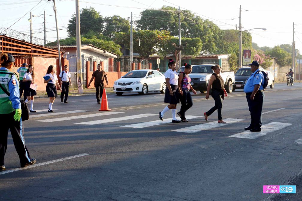Policía Nacional resguarda inicio Año Escolar 2015
