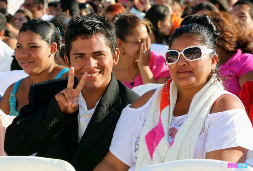 400 parejas se dan el “sí acepto” en boda masiva de Tu Nueva Radio Ya