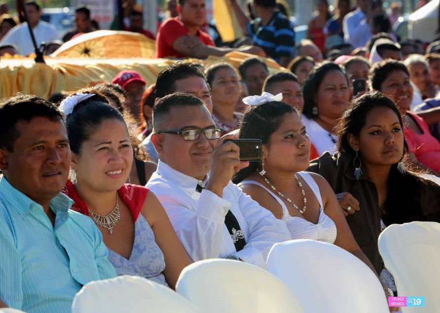 400 parejas se dan el “sí acepto” en boda masiva de Tu Nueva Radio Ya