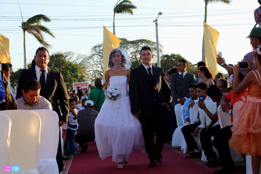 400 parejas se dan el “sí acepto” en boda masiva de Tu Nueva Radio Ya