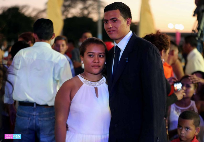 400 parejas se dan el “sí acepto” en boda masiva de Tu Nueva Radio Ya