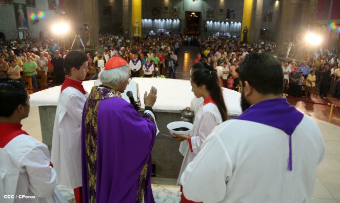 Cardenal Brenes oficia Misa por Miércoles de Ceniza