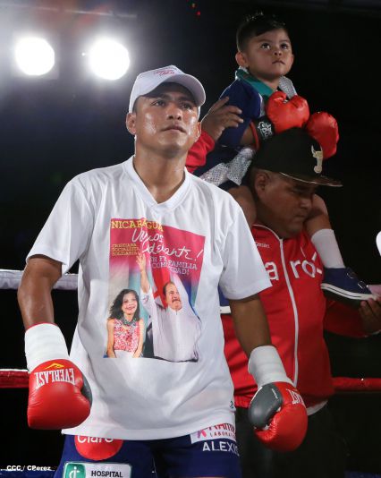 "Chocolatito" González noquea al mexicano Valentín León en Nicaragua 