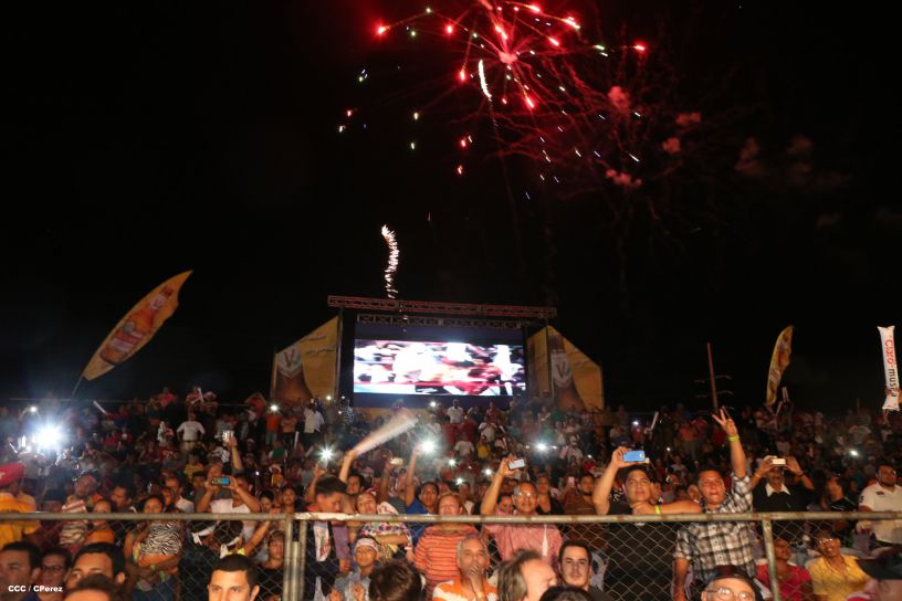 "Chocolatito" González noquea al mexicano Valentín León en Nicaragua 
