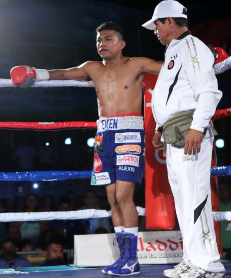 "Chocolatito" González noquea al mexicano Valentín León en Nicaragua 