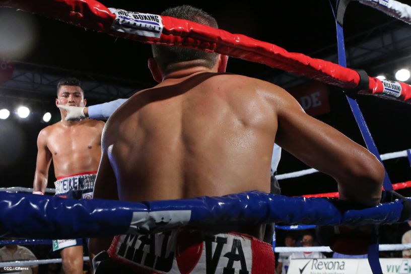 "Chocolatito" González noquea al mexicano Valentín León en Nicaragua 