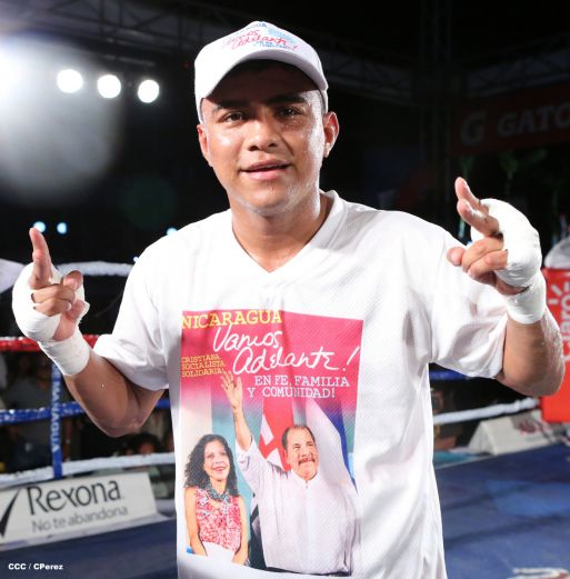 "Chocolatito" González noquea al mexicano Valentín León en Nicaragua 