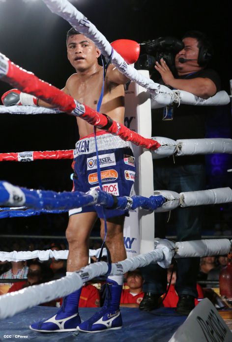 "Chocolatito" González noquea al mexicano Valentín León en Nicaragua 