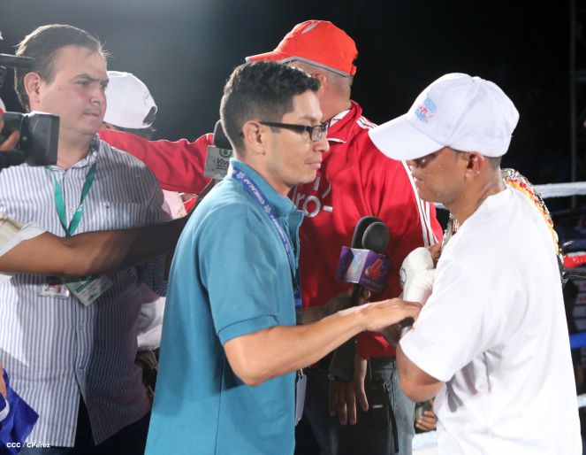 "Chocolatito" González noquea al mexicano Valentín León en Nicaragua 