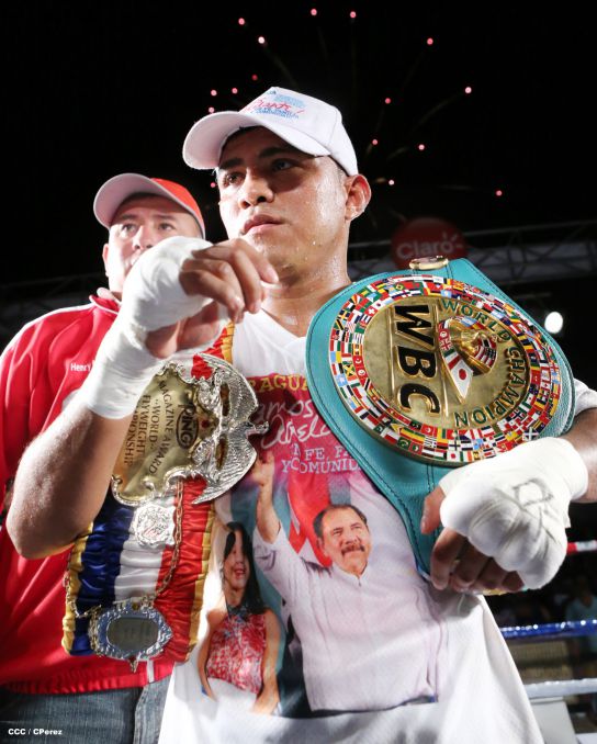 "Chocolatito" González noquea al mexicano Valentín León en Nicaragua 