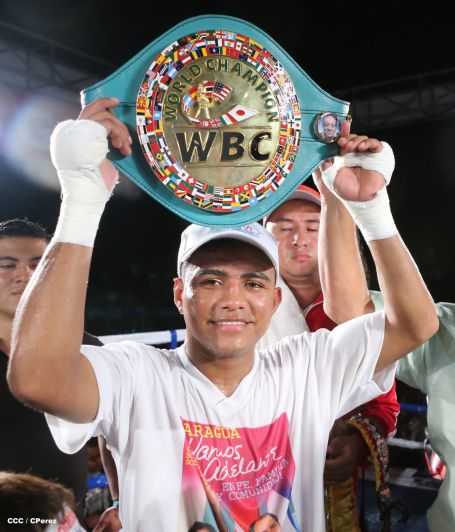 "Chocolatito" González noquea al mexicano Valentín León en Nicaragua 