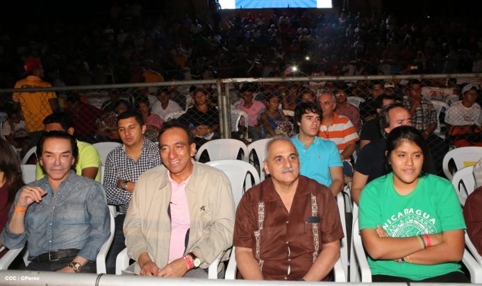 "Chocolatito" González noquea al mexicano Valentín León en Nicaragua 