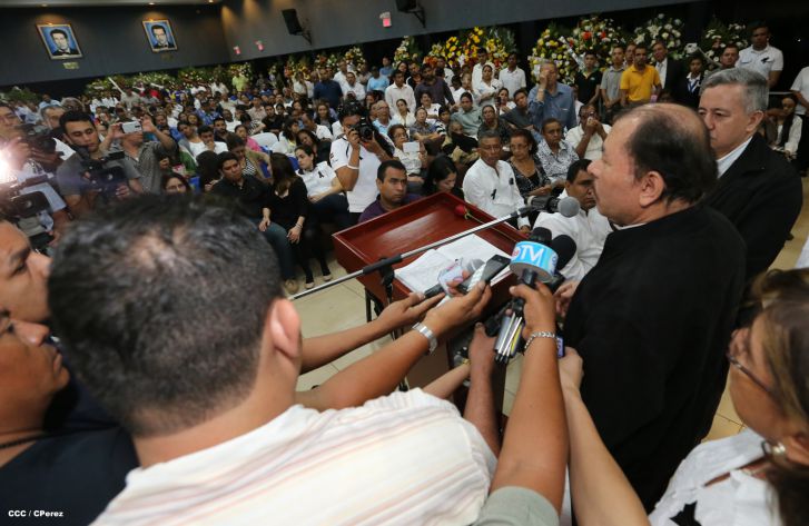 Presidente Daniel rinde homenaje póstumo al Rector Elmer Cisneros