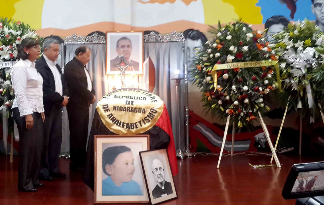 Presidente Daniel rinde homenaje póstumo al Rector Elmer Cisneros