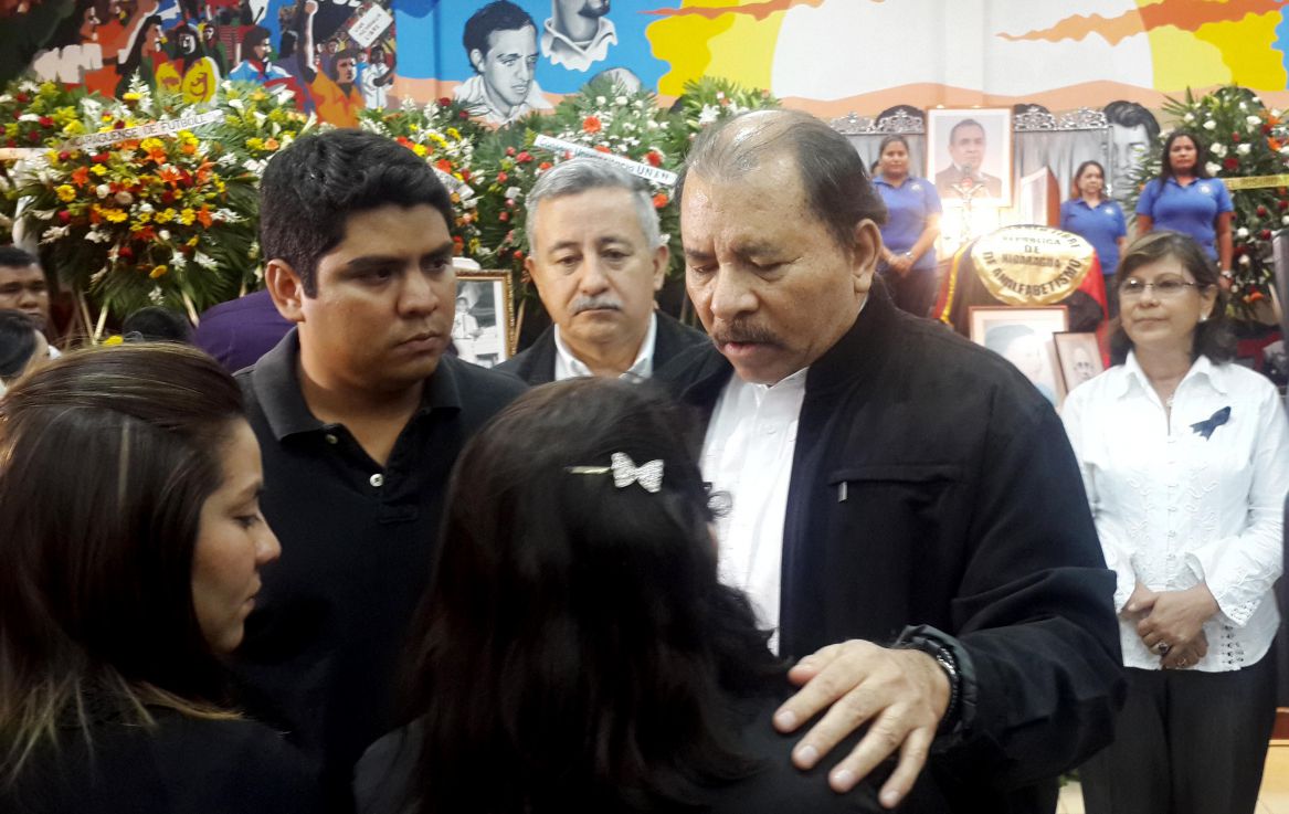 Presidente Daniel rinde homenaje póstumo al Rector Elmer Cisneros