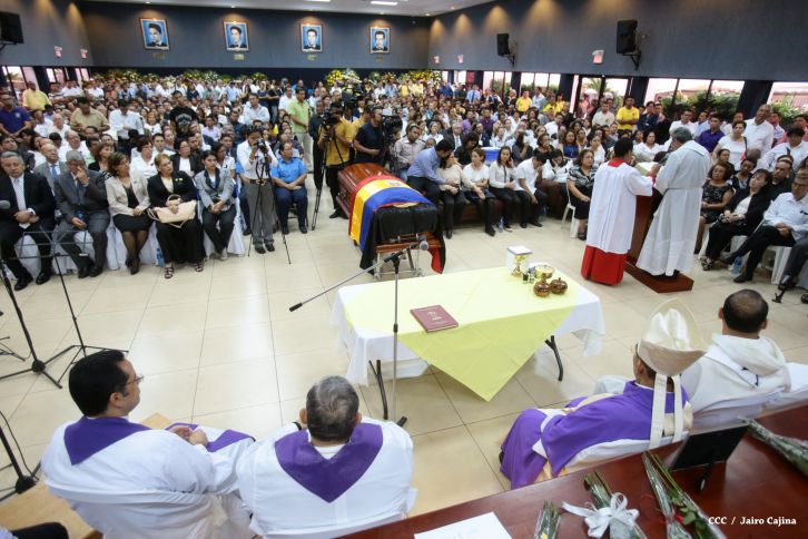 Continúan honras póstumas al Rector Magnífico Elmer Cisneros