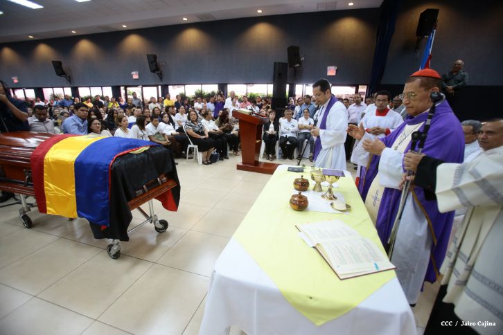 Continúan honras póstumas al Rector Magnífico Elmer Cisneros