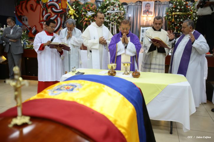 Continúan honras póstumas al Rector Magnífico Elmer Cisneros