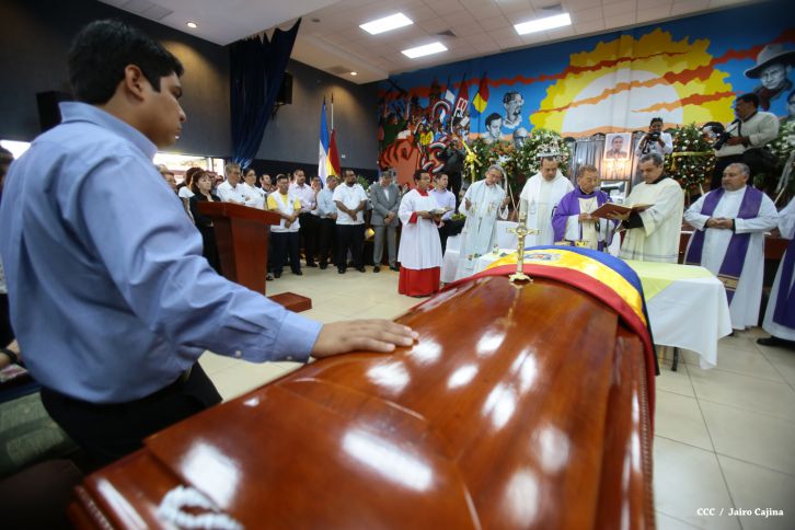 Continúan honras póstumas al Rector Magnífico Elmer Cisneros