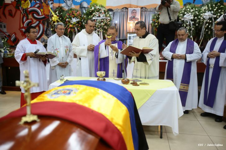 Continúan honras póstumas al Rector Magnífico Elmer Cisneros