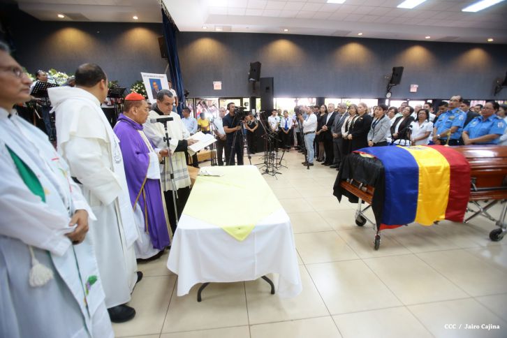 Continúan honras póstumas al Rector Magnífico Elmer Cisneros