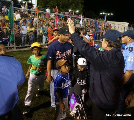 Daniel inaugura Estadio de Béisbol Infantil “Hugo Chávez Frías”