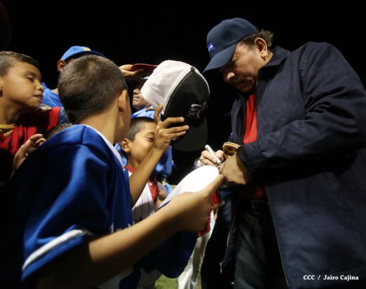 Daniel inaugura Estadio de Béisbol Infantil “Hugo Chávez Frías”