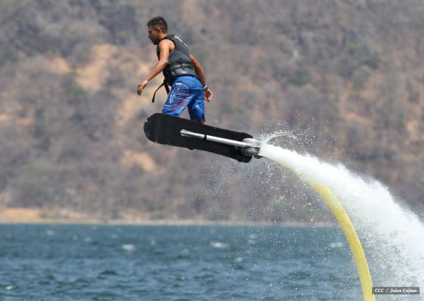 Intur promueve show de Flyboarding en centros turísticos del país