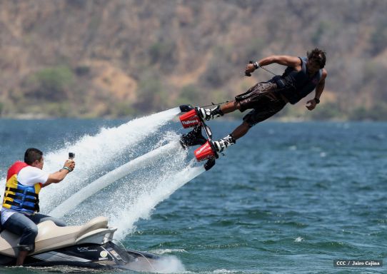 Intur promueve show de Flyboarding en centros turísticos del país