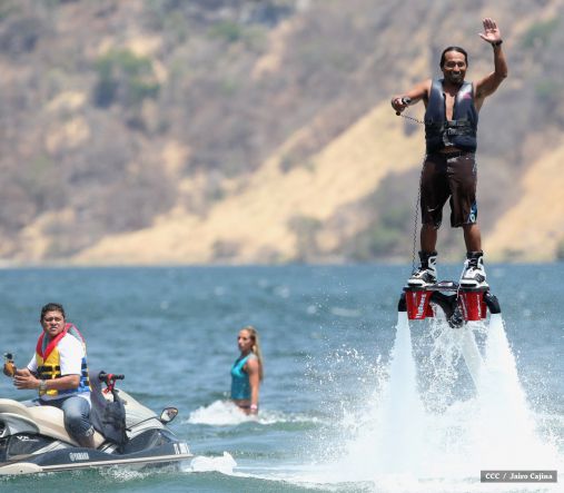 Intur promueve show de Flyboarding en centros turísticos del país