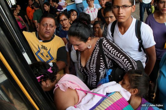 Terminales de buses abarrotadas en Miércoles Santos