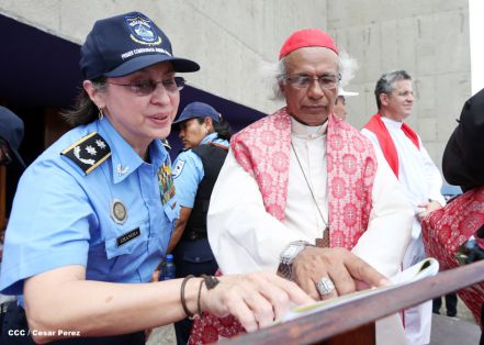 Fieles católicos participan del Vía Crucis de Semana Santa en Managua