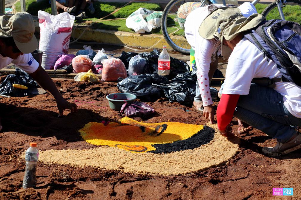 Leoneses viven con fe tradición de las Alfombras Pasionarias y el Santo Entierro