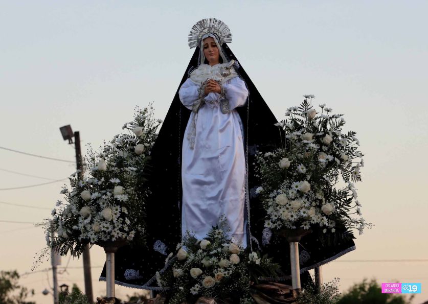 Leoneses viven con fe tradición de las Alfombras Pasionarias y el Santo Entierro
