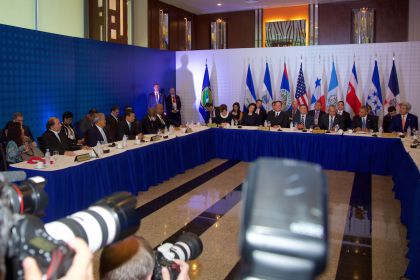 Presidente Daniel participa en reunión del SICA con Obama previo a Cumbre de las Américas