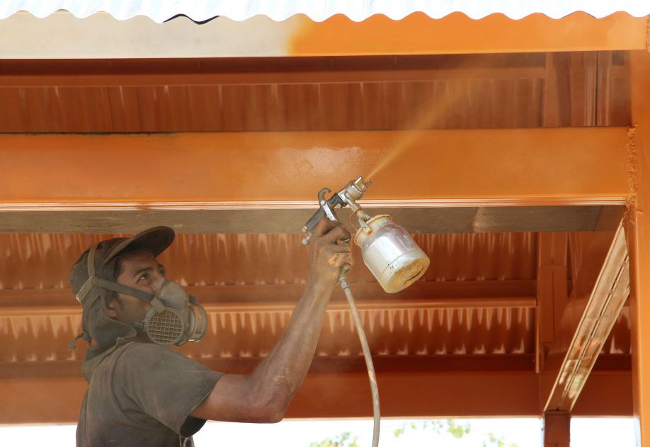 Avanza en Managua construcción de modernas paradas de buses