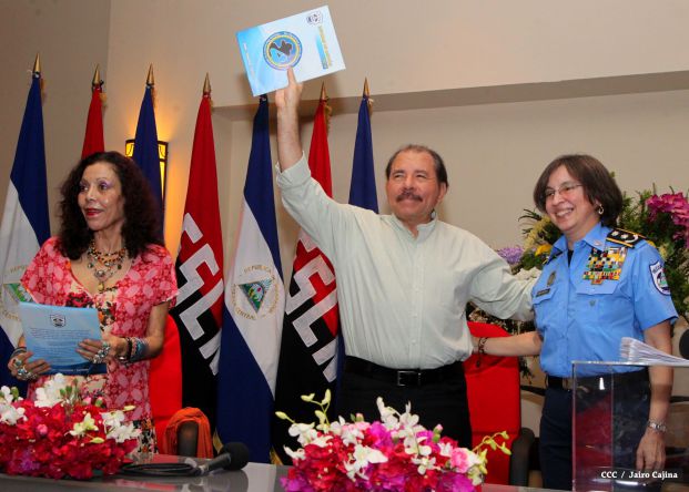 Daniel y Rosario reciben Plan de Fortalecimiento de la Seguridad Ciudadana