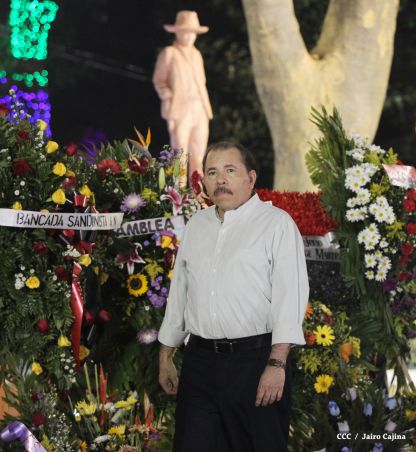 Daniel y Rosario rinden homenaje al Comandante Tomás Borge Martínez