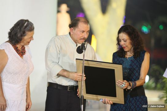 Daniel y Rosario rinden homenaje al Comandante Tomás Borge Martínez