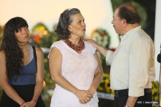 Daniel y Rosario rinden homenaje al Comandante Tomás Borge Martínez