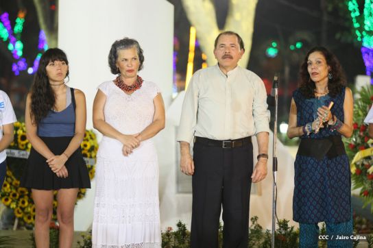 Daniel y Rosario rinden homenaje al Comandante Tomás Borge Martínez