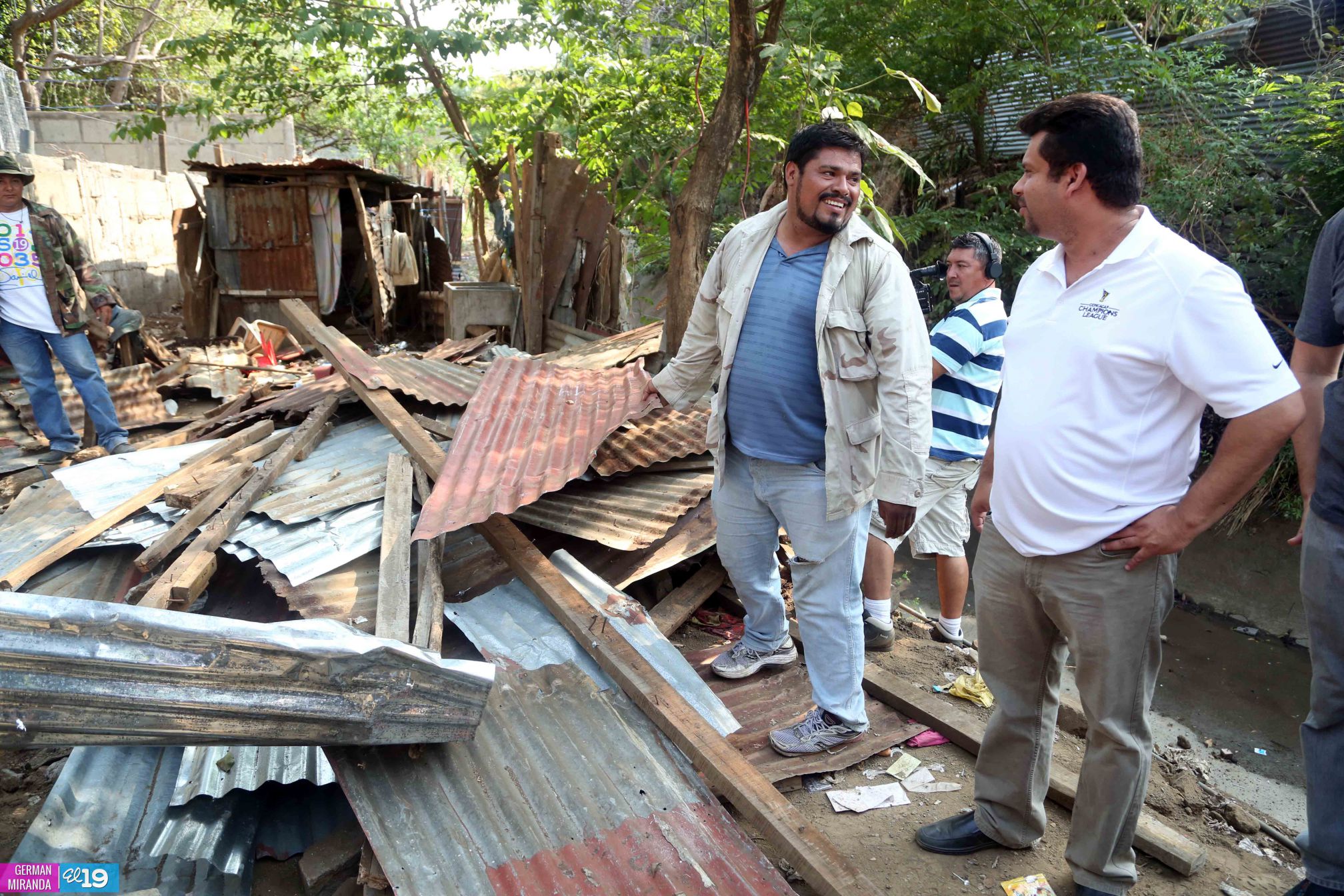 Alcaldía dialoga con familias para que accedan a ser evacuadas a lugares más seguros