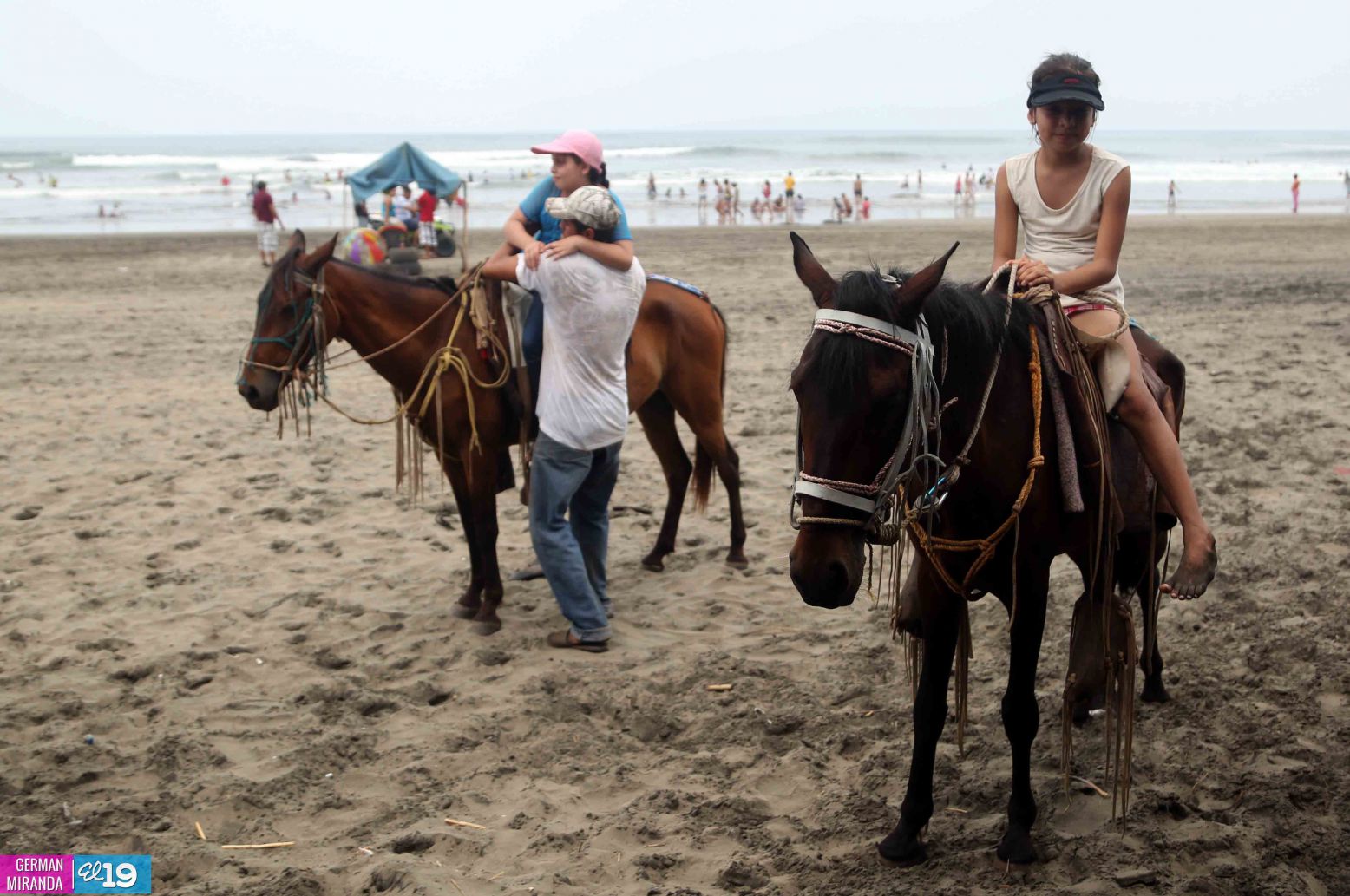 Familias nicaragüenses visitan playas en comienzo de fin de semana largo