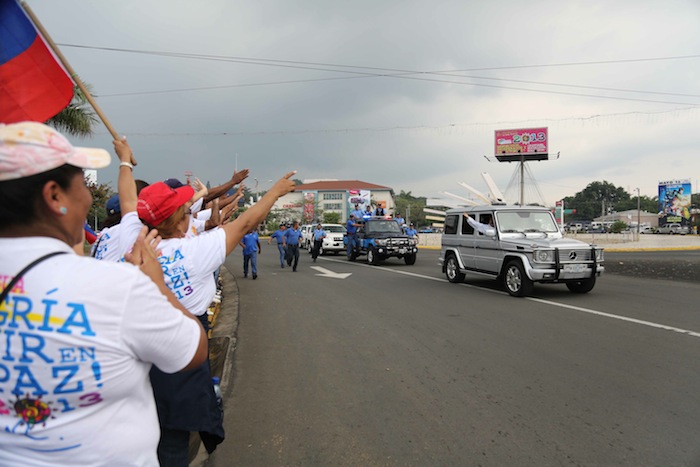 Daniel y Nicolás recorren calles y rotondas de Managua