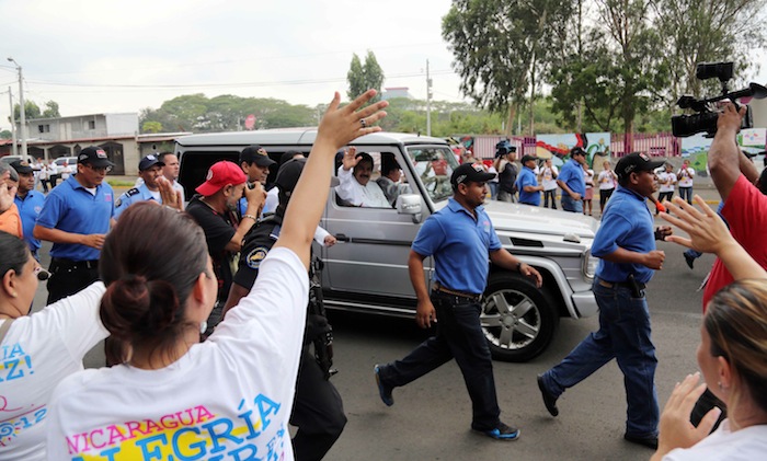 Daniel y Nicolás recorren calles y rotondas de Managua